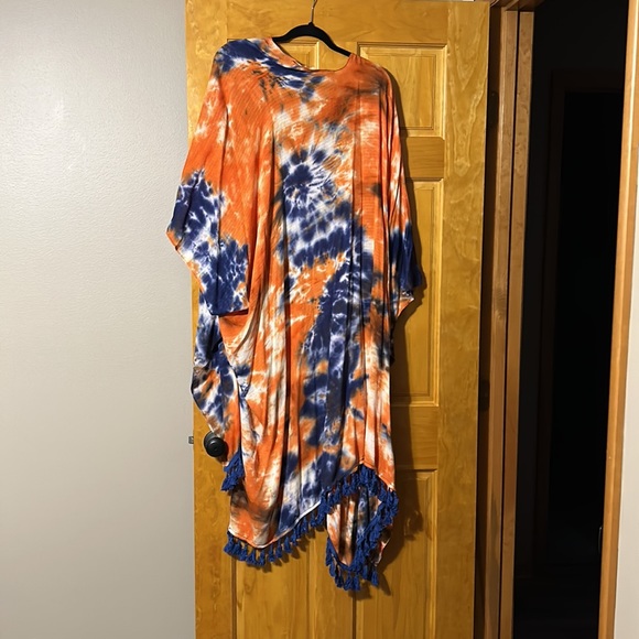 Gorgeous Overlay With Fringe on the bottom. - Picture 3 of 6